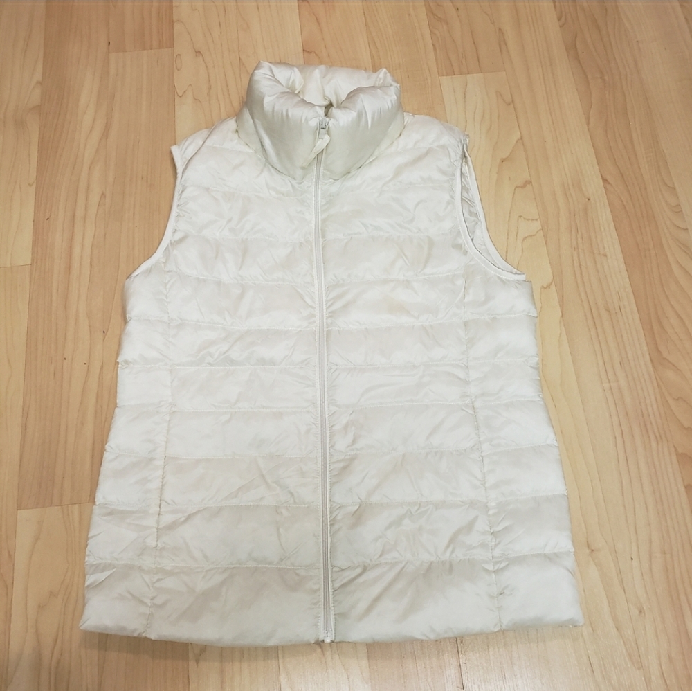 White UNIQLO Puff Vest